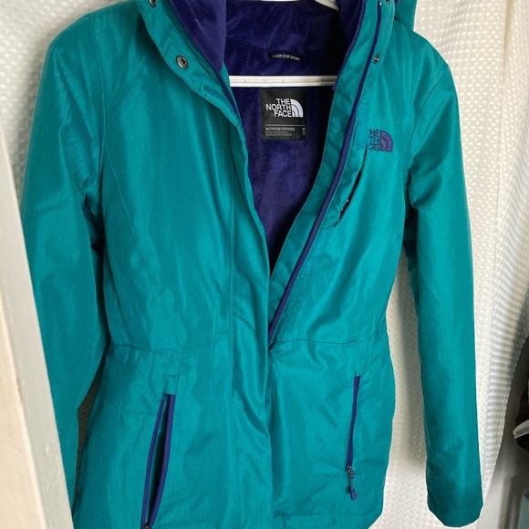 Women’s XS North Face winter coat - Picture 9 of 14